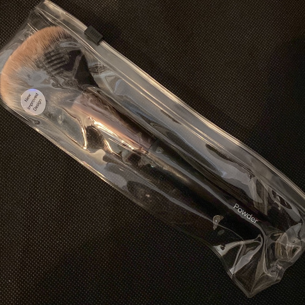 No7 powder brush - new